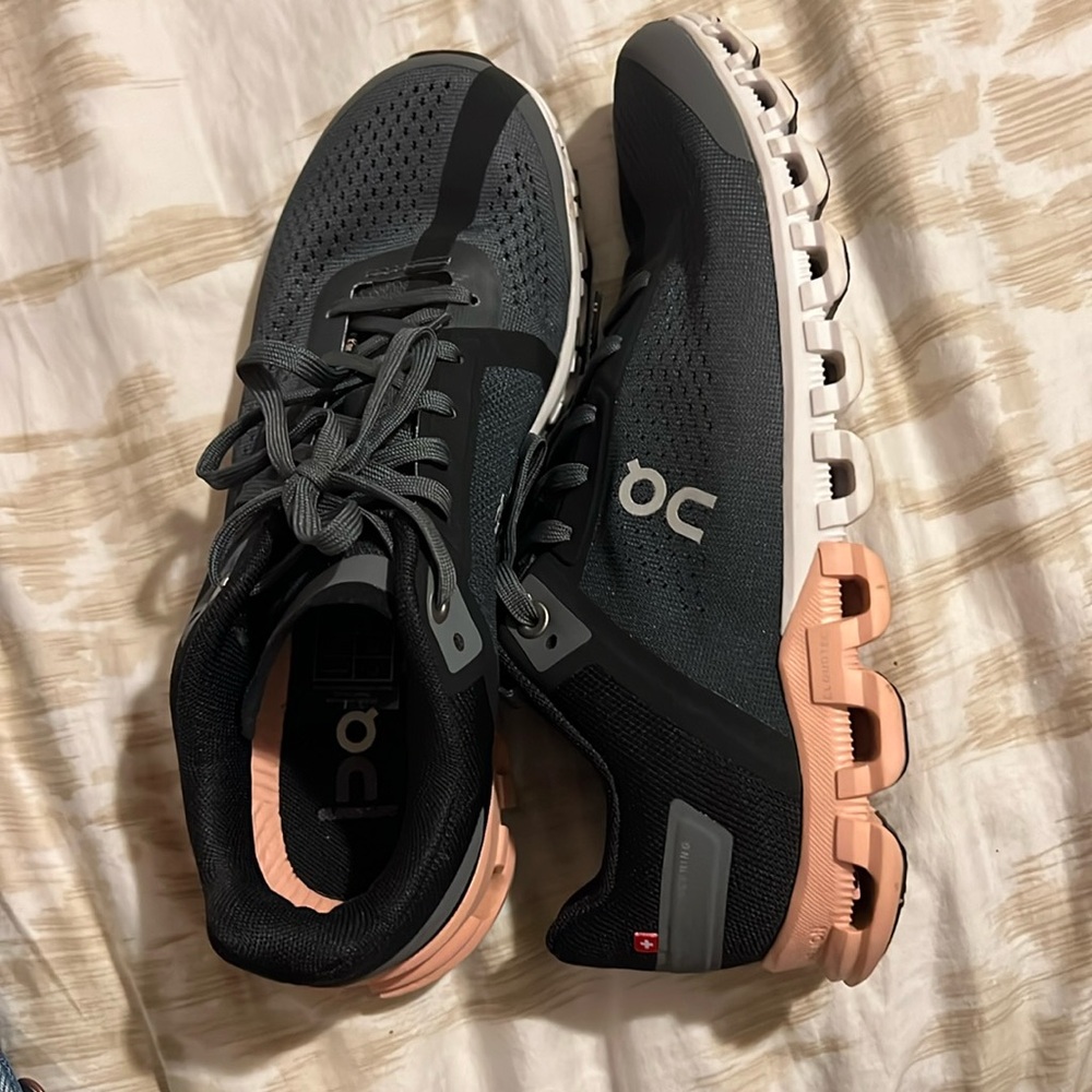 QC women’s cloud sneakers 6.5